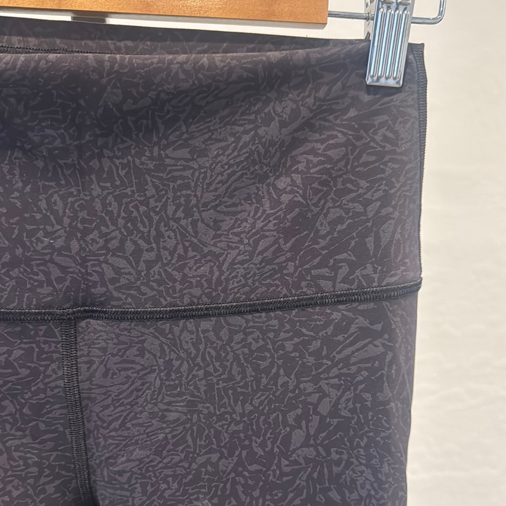 lululemon athletica Black Patterned Leggings - Picture 4 of 6